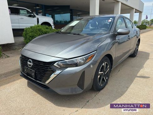 Used 2025 Nissan Sentra SV FWD image 1