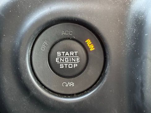 Used 2023 Jeep Gladiator Sport AWD/4WD image 22