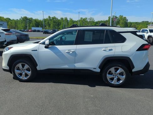 Used 2021 Toyota RAV4 XLE Premium AWD/4WD image 5