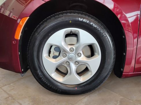 Used 2017 Chrysler Pacifica Touring-L Plus w/ Advanced Safetytec Group FWD image 27
