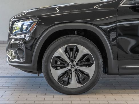 Used 2025 Mercedes-Benz GLB 250 image 4
