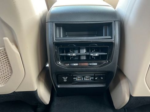 Used 2023 Jeep Grand Cherokee Limited w/ Luxury Tech Group II AWD/4WD image 39