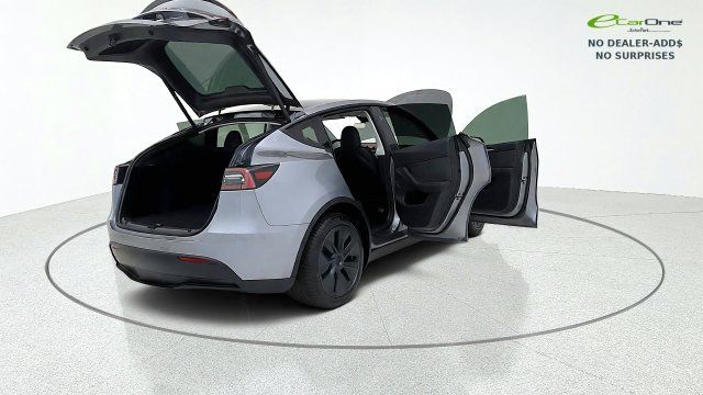 Used 2025 Tesla Model Y Long Range RWD image 19