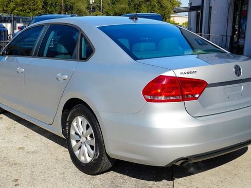 Used 2014 Volkswagen Passat 1.8T S image 5