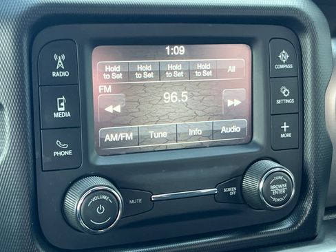 Used 2019 Jeep Wrangler Sport image 19