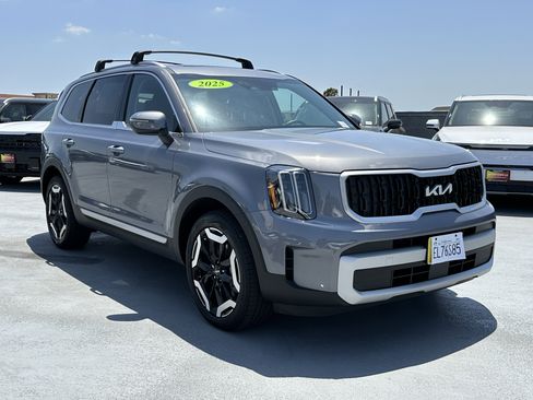 Used 2025 Kia Telluride EX FWD image 10