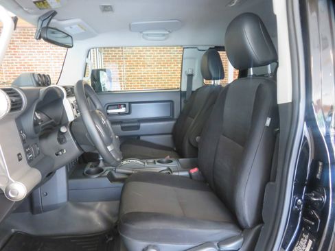 Used 2014 Toyota FJ Cruiser 4WD w/ Upgrade Package image 16