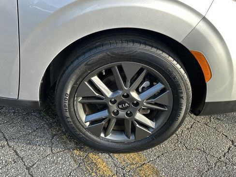 Used 2020 Kia Soul EX image 15