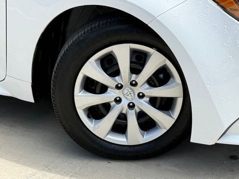Used 2026 Toyota Corolla LE FWD image 2