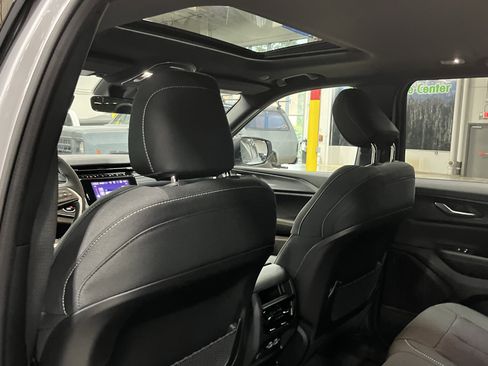 Certified 2025 Jeep Grand Cherokee Laredo X w/ Luxury Tech Group I image 15