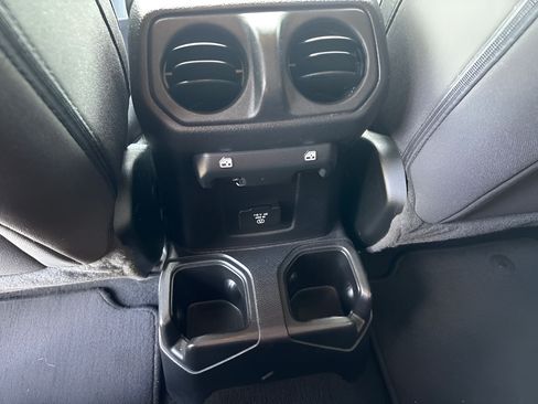 Used 2023 Jeep Gladiator Overland AWD/4WD image 21