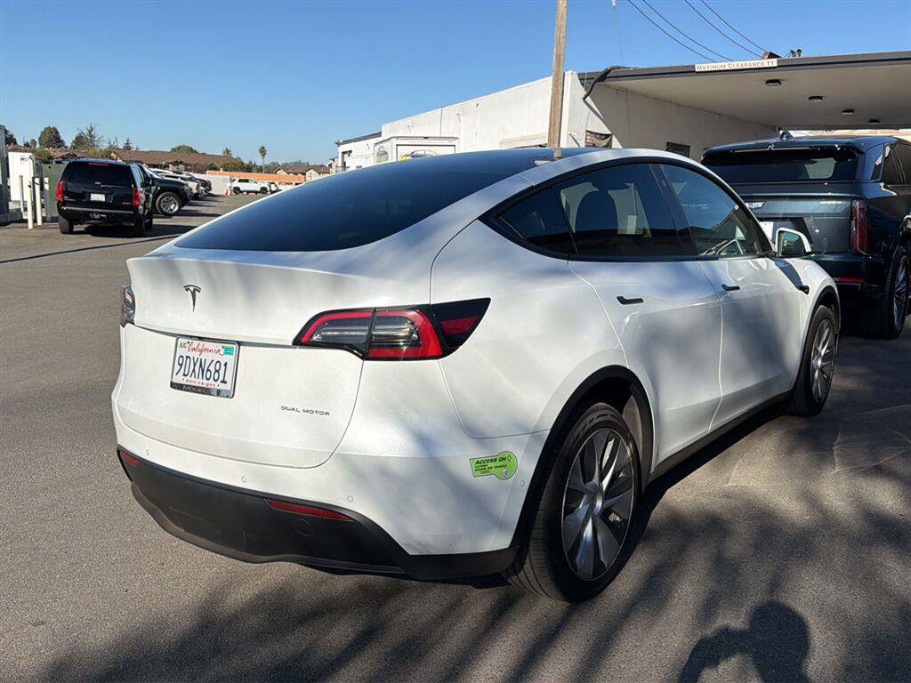 Used 2022 Tesla Model Y Long Range AWD/4WD image 3