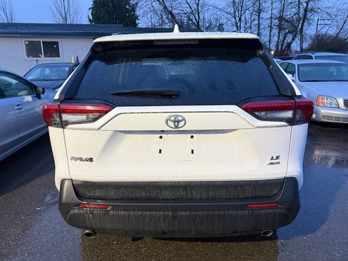 Used 2019 Toyota RAV4 LE image 4