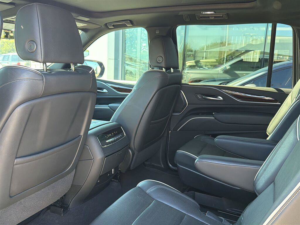 Used 2022 Cadillac Escalade ESV Premium Luxury AWD/4WD image 10