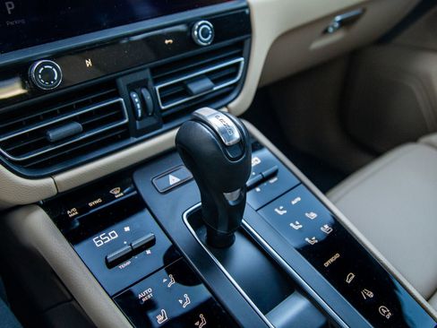 Certified 2023 Porsche Macan S AWD/4WD image 11
