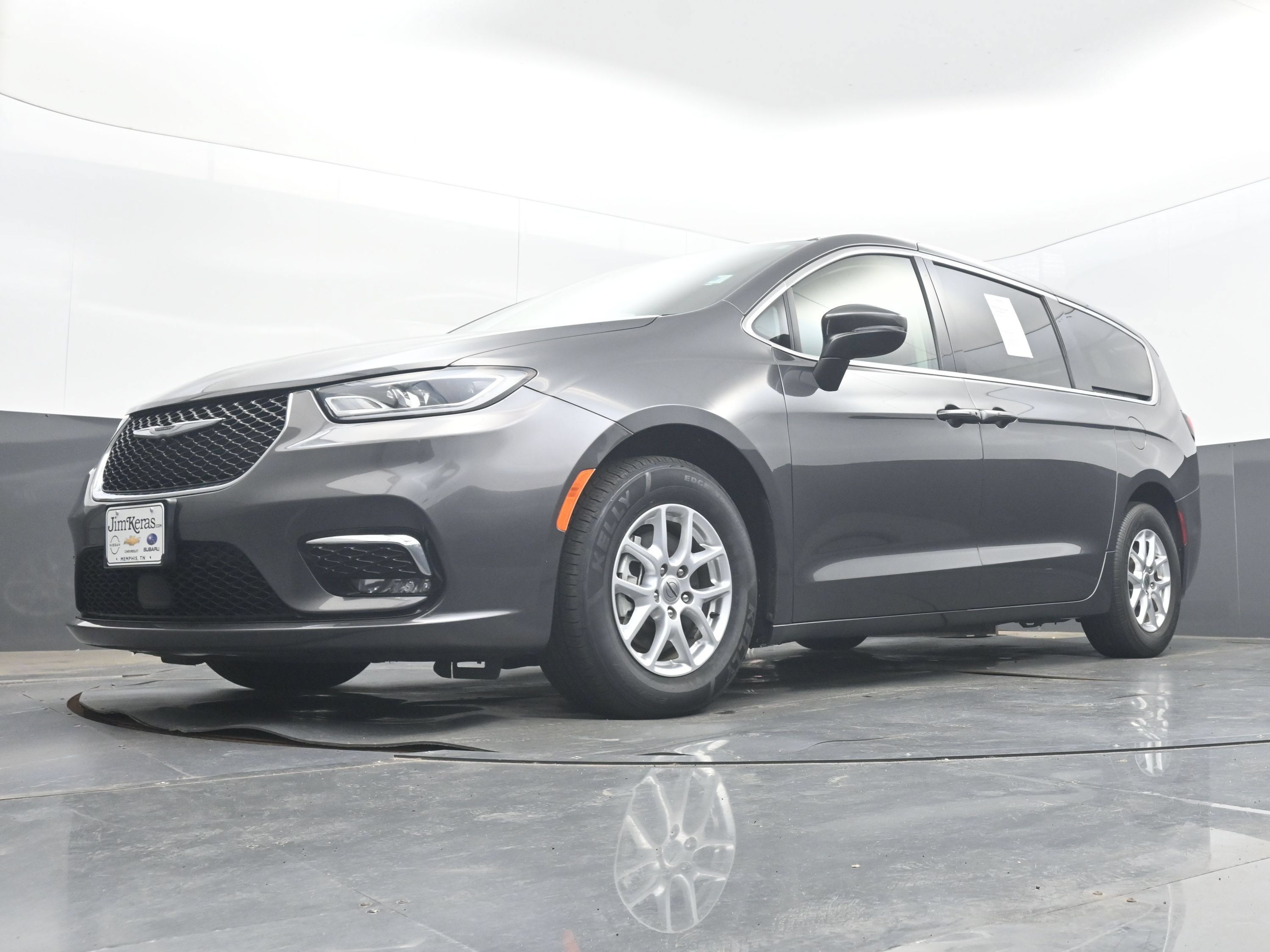 Used 2023 Chrysler Pacifica Touring-L FWD image 26