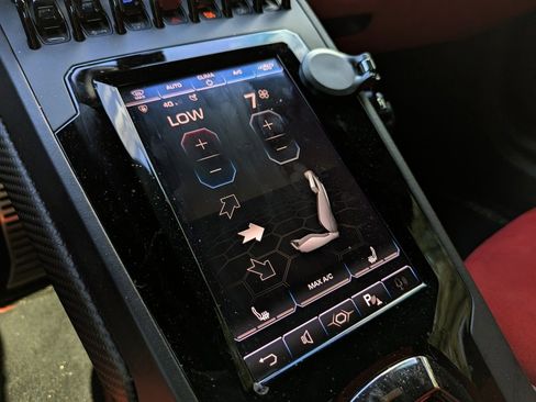 Used 2020 Lamborghini Huracan EVO image 23