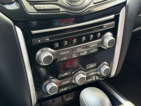 Used 2020 Nissan Pathfinder S FWD image 13
