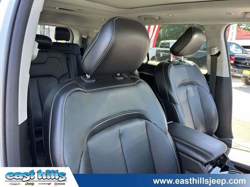 Used 2022 Jeep Grand Cherokee L Limited AWD/4WD image 28