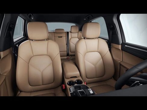 Used 2025 Porsche Macan image 37