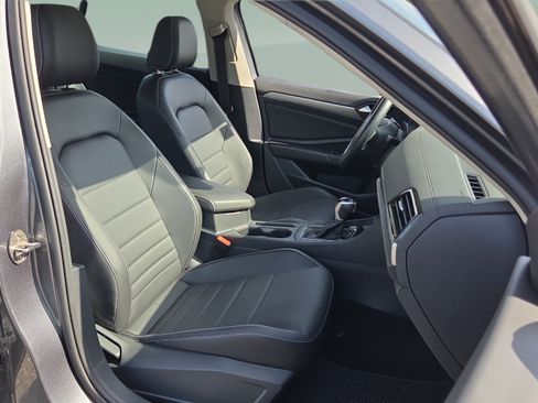 Used 2023 Volkswagen Jetta SE w/ Panoramic Sunroof Package FWD image 15