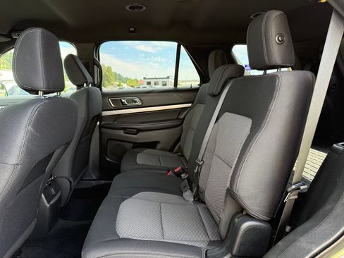 Used 2018 Ford Explorer XLT w/ Equipment Group 201A FWD image 15