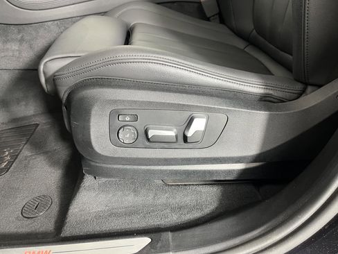 Used 2022 BMW X7 xDrive40i w/ Premium Package image 20