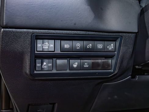 Used 2025 Toyota Tundra Platinum AWD/4WD image 17