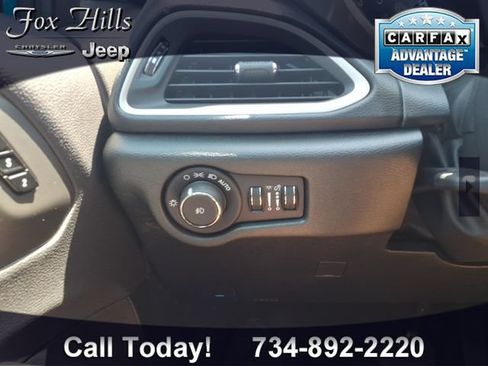 Used 2026 Chrysler Pacifica Select FWD image 17