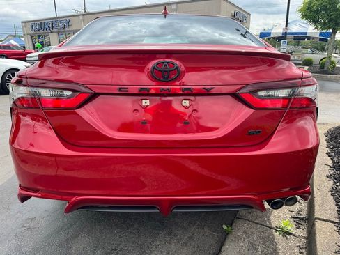 Used 2021 Toyota Camry SE w/ Cold Weather Package image 4