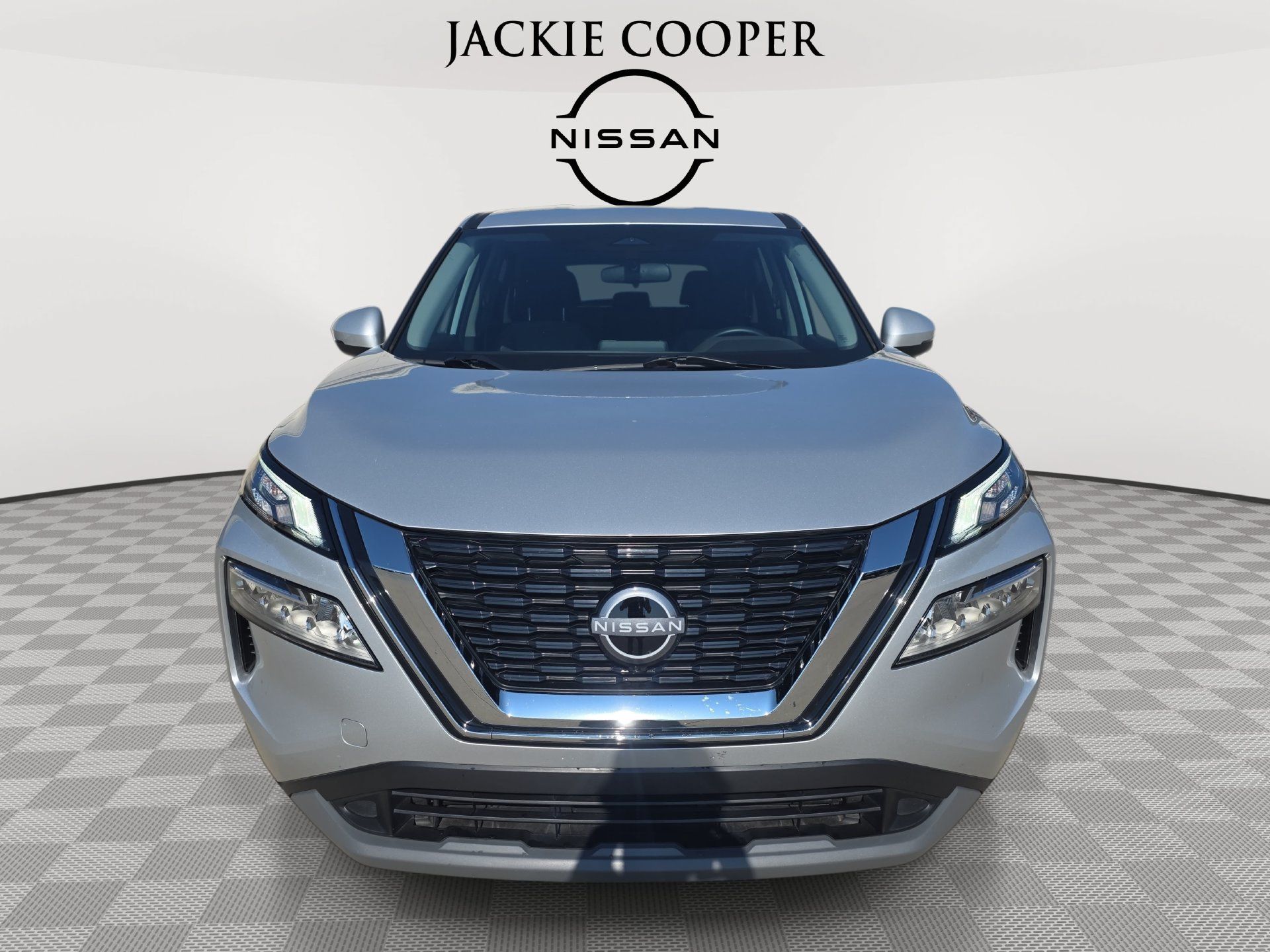 Used 2023 Nissan Rogue SV FWD image 2