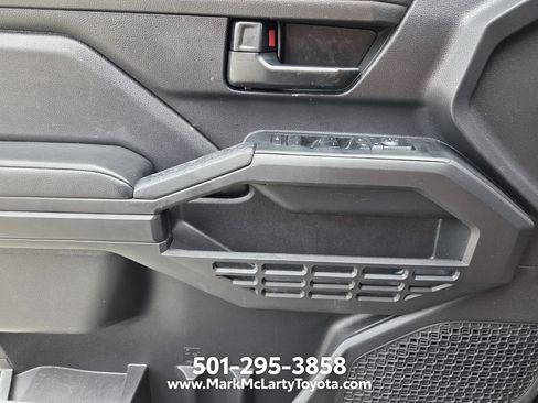 Used 2025 Toyota Tacoma SR AWD/4WD image 24