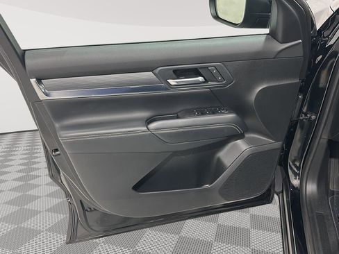 Used 2025 GMC Terrain Elevation image 16