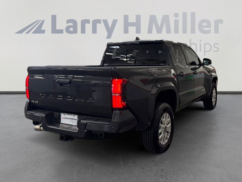 Certified 2025 Toyota Tacoma SR5 AWD/4WD image 5