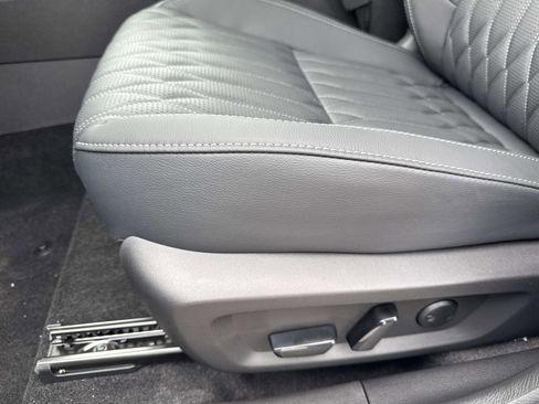 New 2025 Mitsubishi Outlander SEL image 17