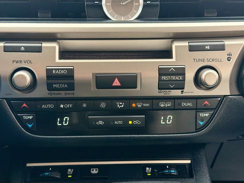 Used 2013 Lexus ES 350 w/ Luxury Pkg image 24