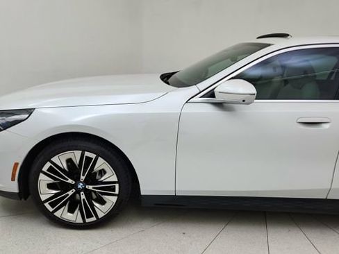 Used 2026 BMW 540i xDrive image 9