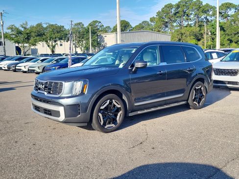 Certified 2023 Kia Telluride S w/ S Sunroof Package FWD image 3