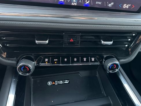 Used 2025 Chevrolet Suburban Z71 image 26