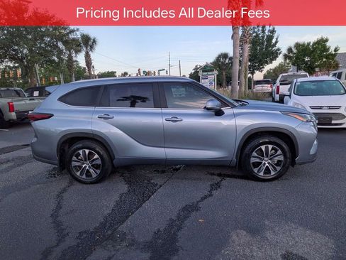 Certified 2024 Toyota Highlander XLE FWD image 4