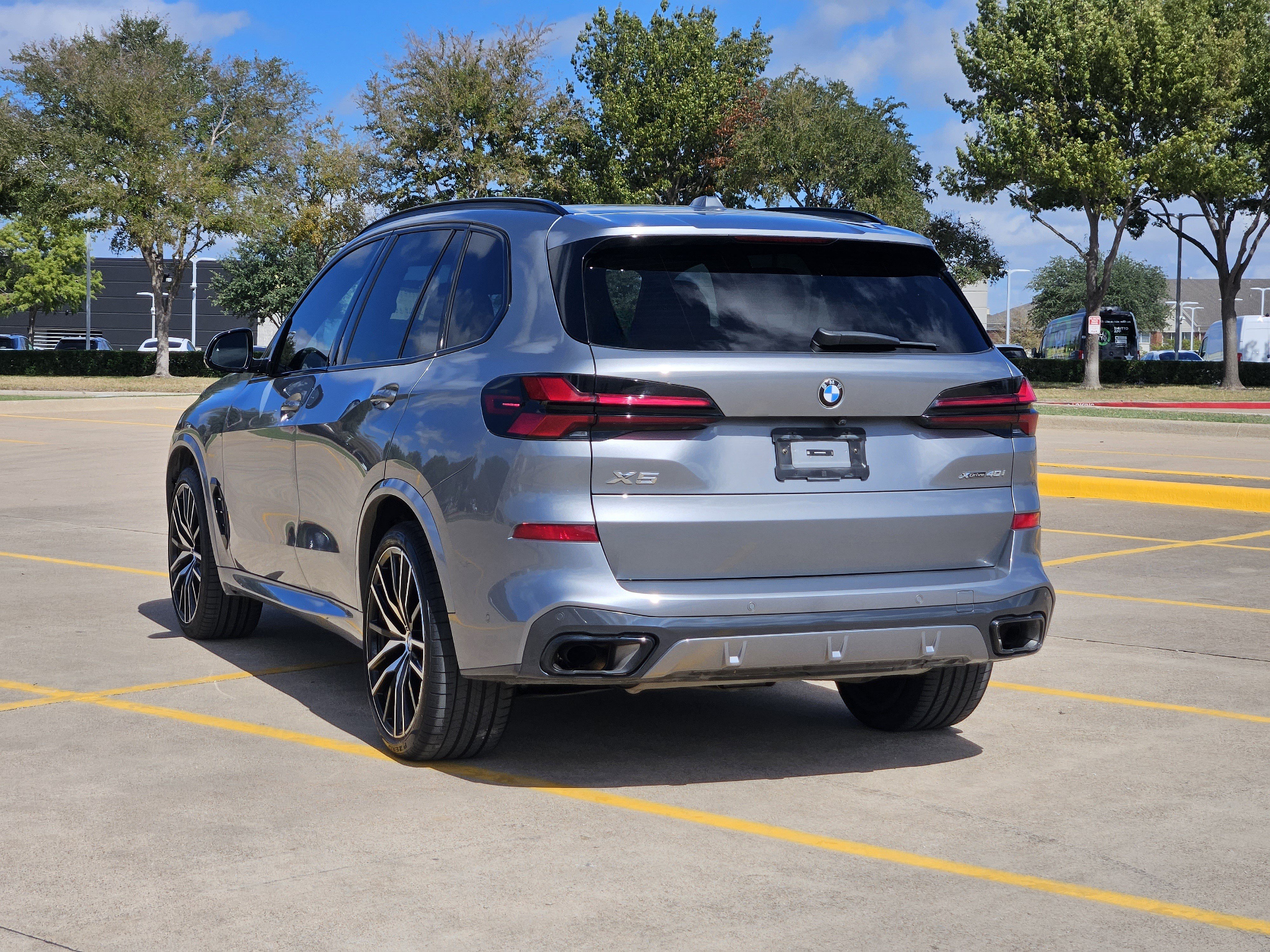 Used 2024 BMW X5 xDrive40i w/ M Sport Package AWD/4WD image 4