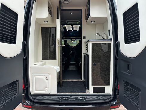 Used 2024 Mercedes-Benz Sprinter 3500 image 27