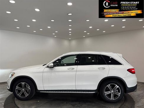 Used 2017 Mercedes-Benz GLC 300 300 4MATIC image 4