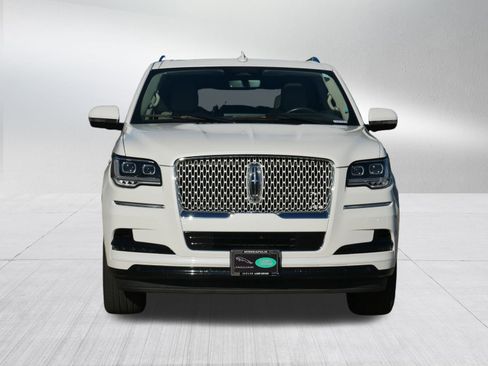 Used 2023 Lincoln Navigator Reserve image 2