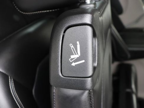 Used 2024 Chrysler Pacifica Touring-L FWD image 30