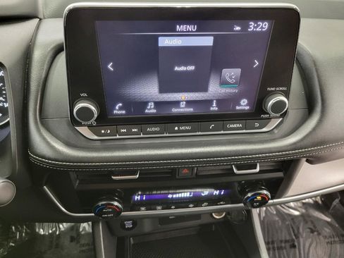 Used 2025 Nissan Rogue SV image 14