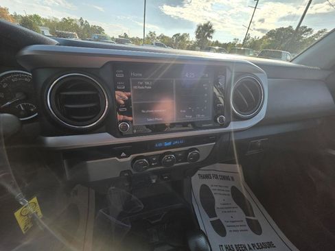 Used 2022 Toyota Tacoma SR5 w/ Technology Package image 15