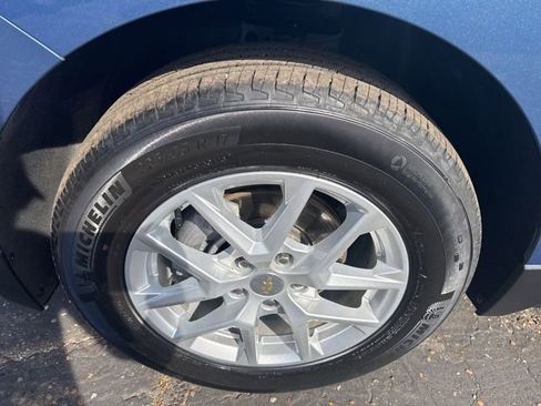 Used 2024 Chevrolet Equinox LT FWD image 9