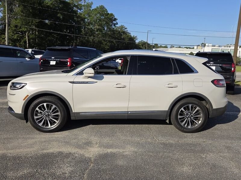 Used 2023 Lincoln Nautilus FWD w/ Premium Package image 5