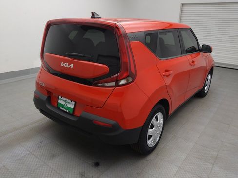 Used 2022 Kia Soul LX image 9